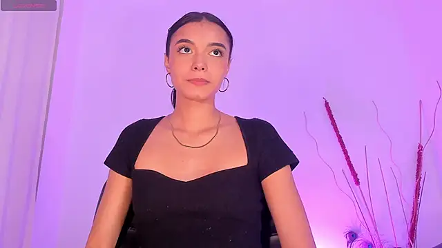 Snapshot of AnabelWolf chatting on 02/25/25, 08:41 AnabelWolf online show from 02/25/25, 08:41