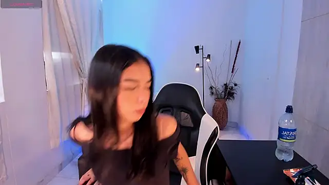 Snapshot of AnabelWolf chatting on 09/11/25, 04:51 AnabelWolf online show from 09/11/25, 04:51