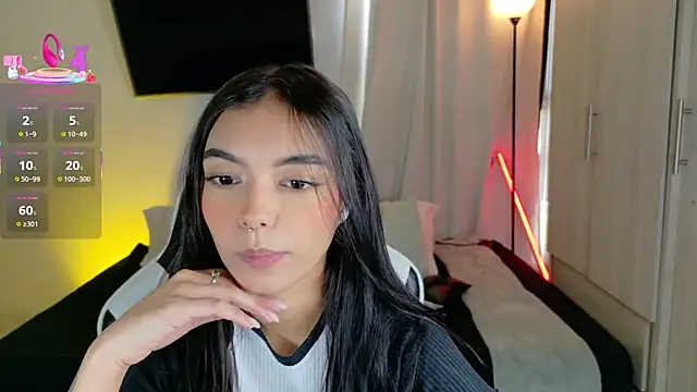 Snapshot of AnabelWolf chatting on 09/15/25, 05:35 AnabelWolf online show from 09/15/25, 05:35