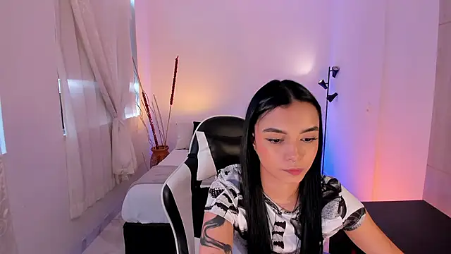 Snapshot of AnabelWolf chatting on 10/14/25, 04:30 AnabelWolf online show from 10/14/25, 04:30