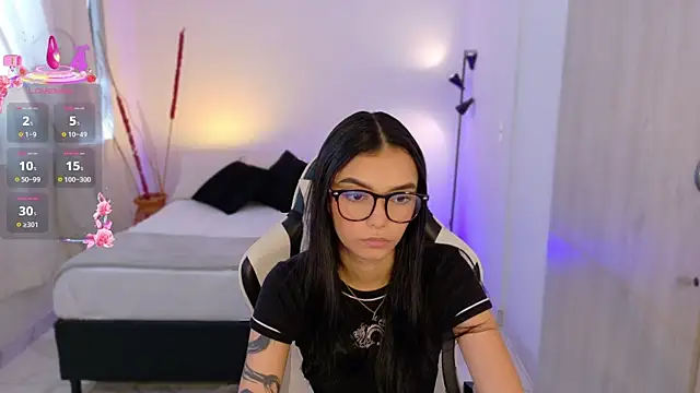 Snapshot of AnabelWolf chatting on 10/21/25, 02:18 AnabelWolf online show from 10/21/25, 02:18