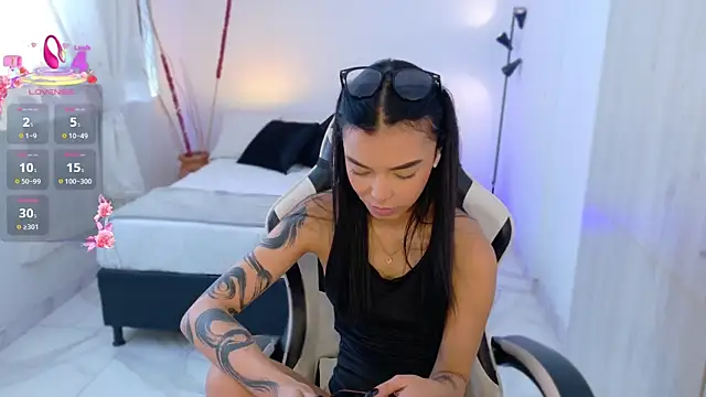 Snapshot of AnabelWolf chatting on 10/22/25, 02:17 AnabelWolf online show from 10/22/25, 02:17