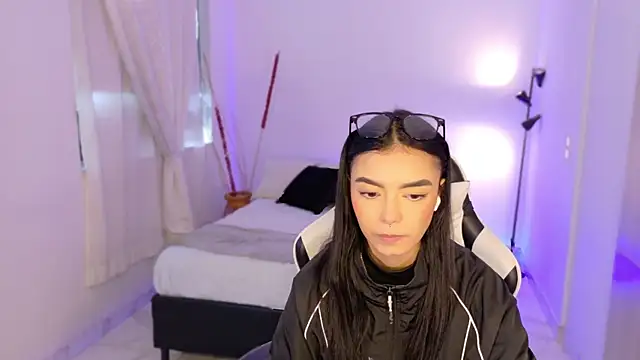 Snapshot of AnabelWolf chatting on 10/23/25, 01:32 AnabelWolf online show from 10/23/25, 01:32