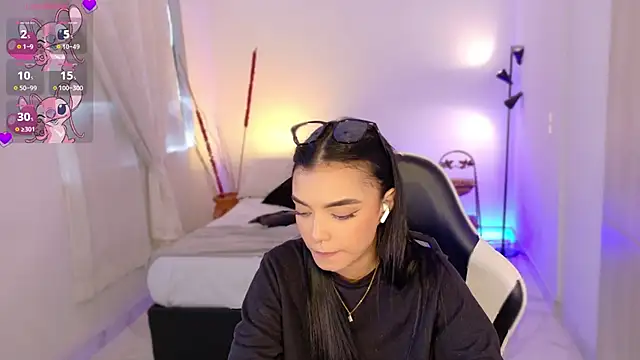 Snapshot of AnabelWolf chatting on 10/30/25, 03:57 AnabelWolf online show from 10/30/25, 03:57