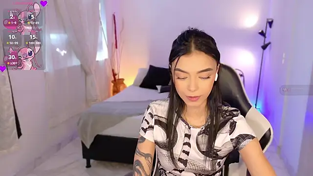 Snapshot of AnabelWolf chatting on 11/03/25, 06:42 AnabelWolf online show from 11/03/25, 06:42