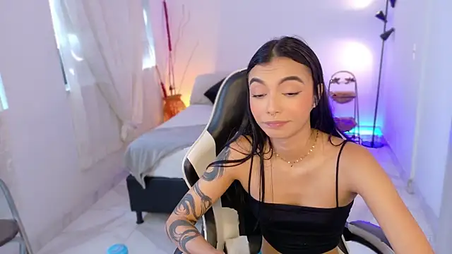 Snapshot of AnabelWolf chatting on 11/11/25, 03:23 AnabelWolf online show from 11/11/25, 03:23