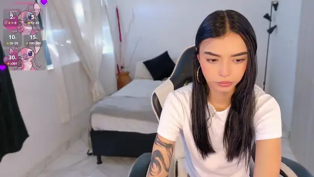 Snapshot of AnabelWolf chatting on 11/18/25, 03:27 AnabelWolf online show from 11/18/25, 03:27