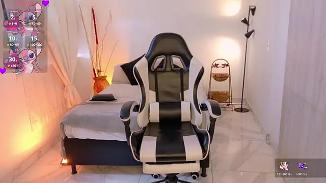 Snapshot of AnabelWolf chatting on 11/19/25, 05:02 AnabelWolf online show from 11/19/25, 05:02