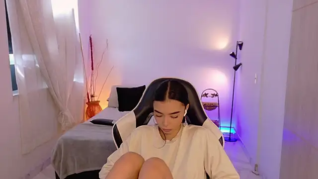 Snapshot of AnabelWolf chatting on 11/29/25, 03:04 AnabelWolf online show from 11/29/25, 03:04