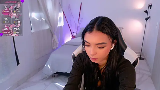 Snapshot of AnabelWolf chatting on 12/04/25, 04:16 AnabelWolf online show from 12/04/25, 04:16