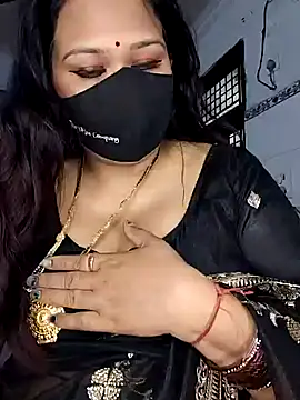 Snapshot of Mayuri77 chatting on 01/07/25, 03:57 Mayuri77 online show from 01/07/25, 03:57