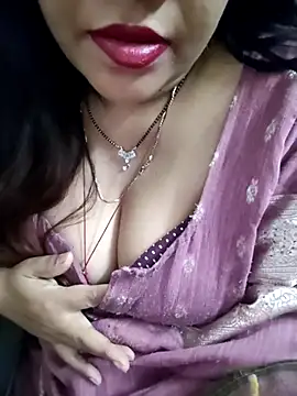 Snapshot of Mayuri77 chatting on 05/26/26, 07:43 Mayuri77 online show from 05/26/26, 07:43