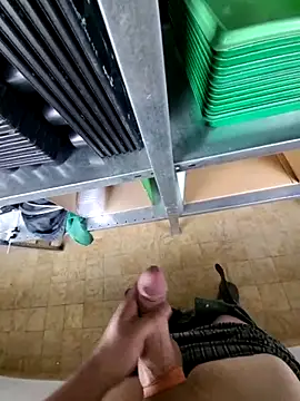 Snapshot of dirtyeeedii chatting on 10/30/25, 01:23 dirtyeeedii online show from 10/30/25, 01:23