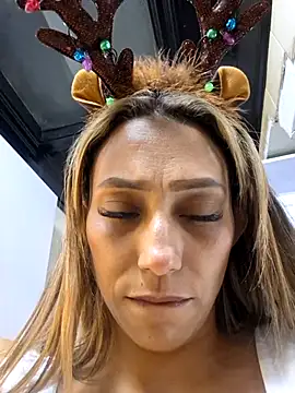 Snapshot of salome_drasin chatting on 12/18/25, 12:38 salome drasin online show from 12/18/25, 12:38