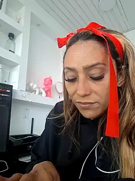 Snapshot of salome_drasin chatting on 01/14/26, 12:44 salome drasin online show from 01/14/26, 12:44