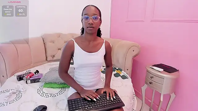 Snapshot of briannaduque chatting on 01/09/25, 12:30 briannaduque online show from 01/09/25, 12:30