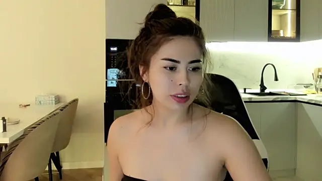 may mia online show from 07/01/26, 07:57