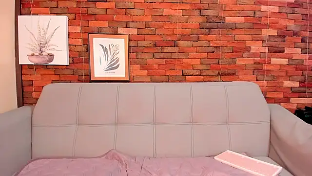 Snapshot of emmamillher chatting on 01/26/25, 12:26 emmamillher online show from 01/26/25, 12:26