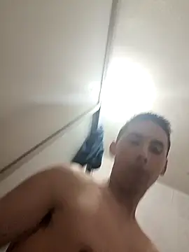 Snapshot of EE9EE9 chatting on 12/13/24, 10:02 EE9EE9 online show from 12/13/24, 10:02