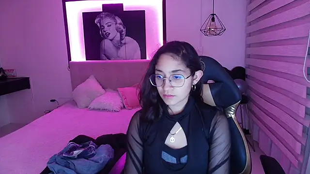 Lili Gomez  online show from 01/14/25, 12:14