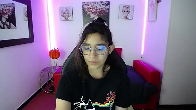 Lili Gomez  online show from 01/22/25, 12:49