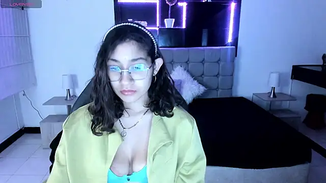 Lili Gomez  online show from 01/24/25, 12:41