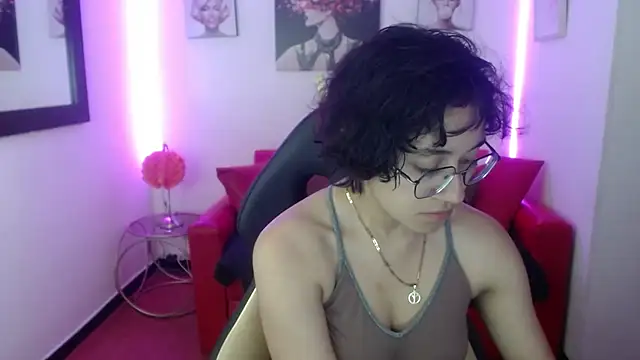 Lili Gomez  online show from 02/02/25, 01:41