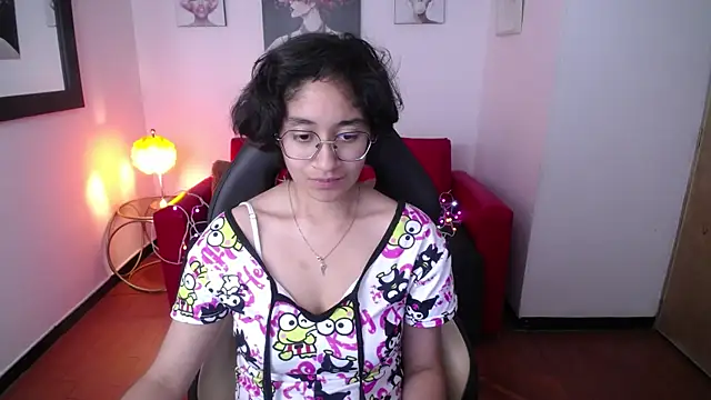 Lili Gomez  online show from 02/16/25, 01:58