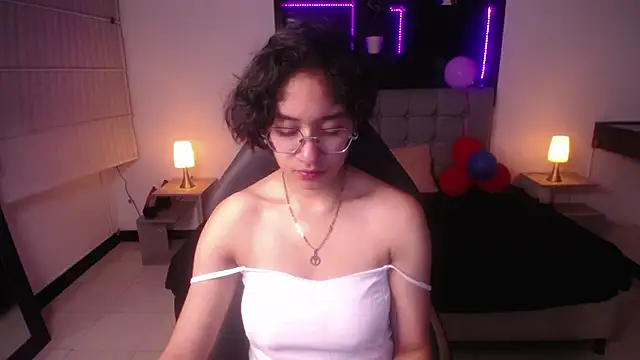 Lili Gomez  online show from 03/02/25, 01:16