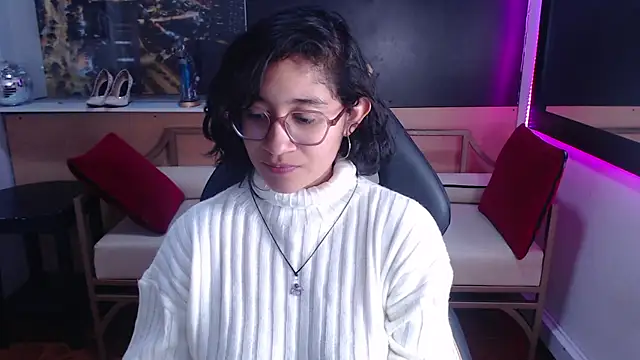 Lili Gomez  online show from 09/09/25, 02:05