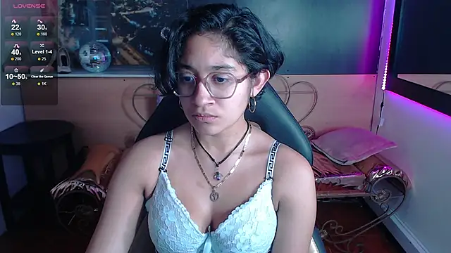 Lili Gomez  online show from 10/02/25, 01:29