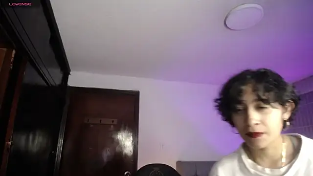 Lili Gomez  online show from 10/16/25, 02:07