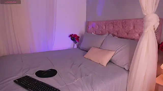 Lia Sweett  online show from 03/03/25, 02:37