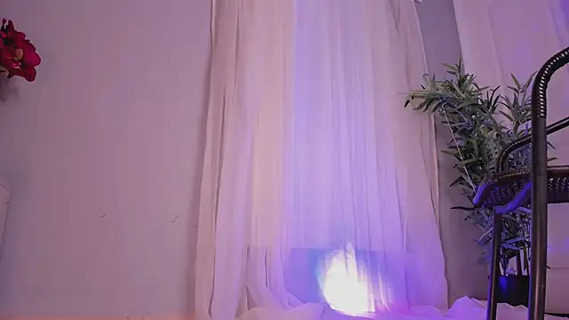 Lia Sweett  online show from 03/19/25, 05:50