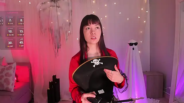 Lia Sweett  online show from 10/31/25, 04:52