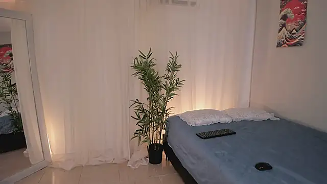 Lia Sweett  online show from 06/06/26, 04:23