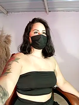 Aiunii1 online show from 10/28/25, 01:36