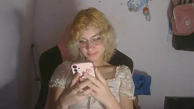 Snapshot of LadyhNigth chatting on 04/27/26, 11:25 LadyhNigth online show from 04/27/26, 11:25