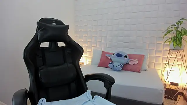 stephanya  online show from 01/12/25, 02:14