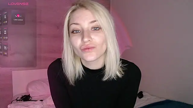 Snapshot of alexa_novak chatting on 11/18/25, 02:39 alexa novak online show from 11/18/25, 02:39