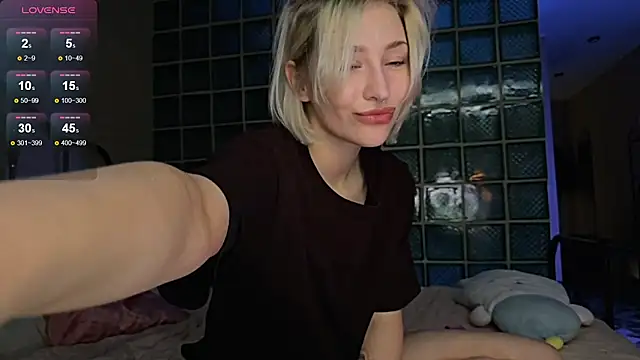 Snapshot of alexa_novak chatting on 06/13/26, 02:53 alexa novak online show from 06/13/26, 02:53