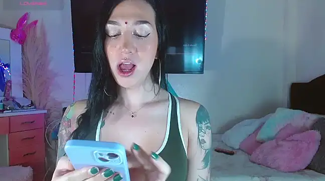 Snapshot of karla_zambrano chatting on 02/02/25, 04:15 karla zambrano online show from 02/02/25, 04:15