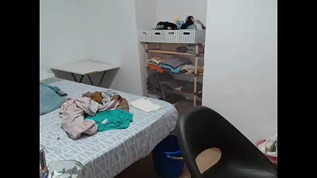 Ursumi1 online show from 10/16/25, 07:48