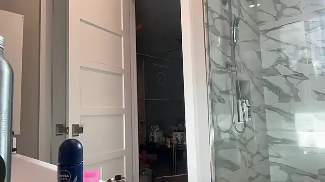 Snapshot of 69woodinson chatting on 03/25/26, 01:39 69woodinson online show from 03/25/26, 01:39