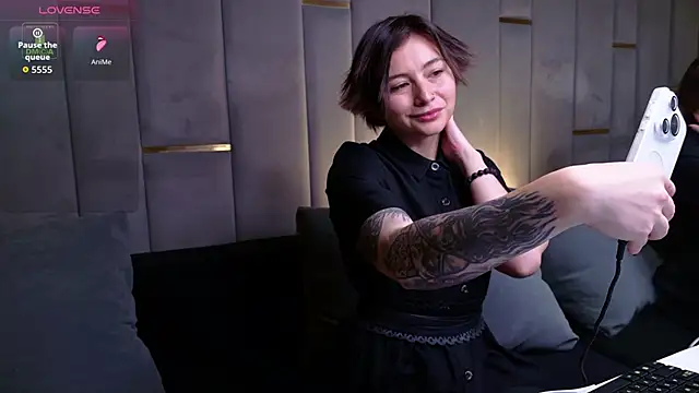 Ishtar Divine online show from 11/26/25, 10:38