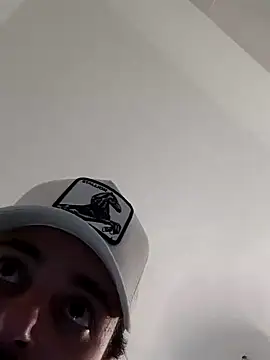 Snapshot of salvat22 chatting on 12/29/24, 02:42 salvat22 online show from 12/29/24, 02:42