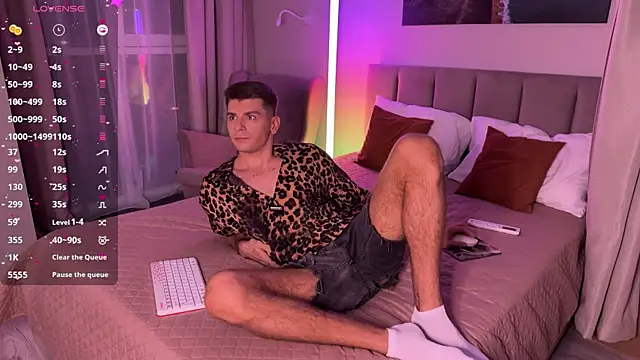 Snapshot of Walt_Enjoy chatting on 11/21/25, 05:33 Walt Enjoy online show from 11/21/25, 05:33