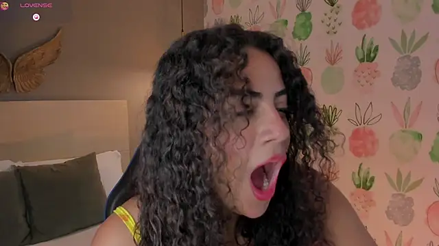 Snapshot of yaya23x chatting on 03/26/26, 01:38 yaya23x online show from 03/26/26, 01:38