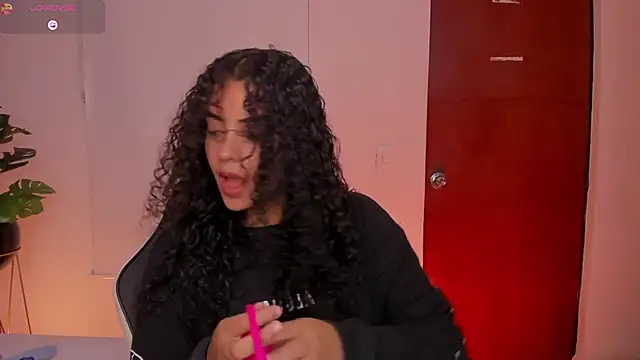 Snapshot of yaya23x chatting on 03/27/26, 02:17 yaya23x online show from 03/27/26, 02:17