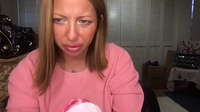 Snapshot of megansweetfromthevalley chatting on 12/13/25, 09:31 megansweetfromthevalley online show from 12/13/25, 09:31